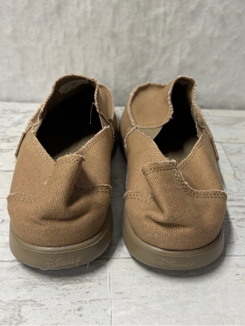 Crocs X Disney Mickey Mouse Santa Cruz SlipOn Loafer Khaki Men’s Size 9 - Picture 6 of 8
